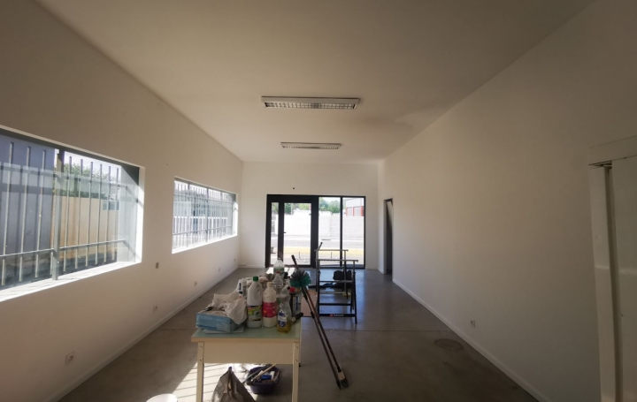 Local commercial SAINT-THIBERY (34630)  70 m2 740 € 