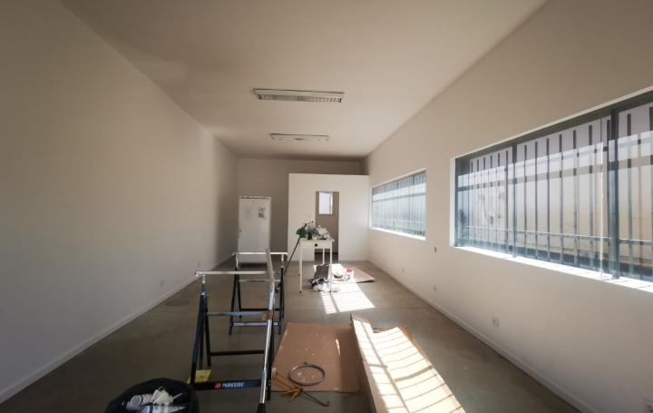 Local commercial SAINT-THIBERY (34630)  70 m2 740 € 