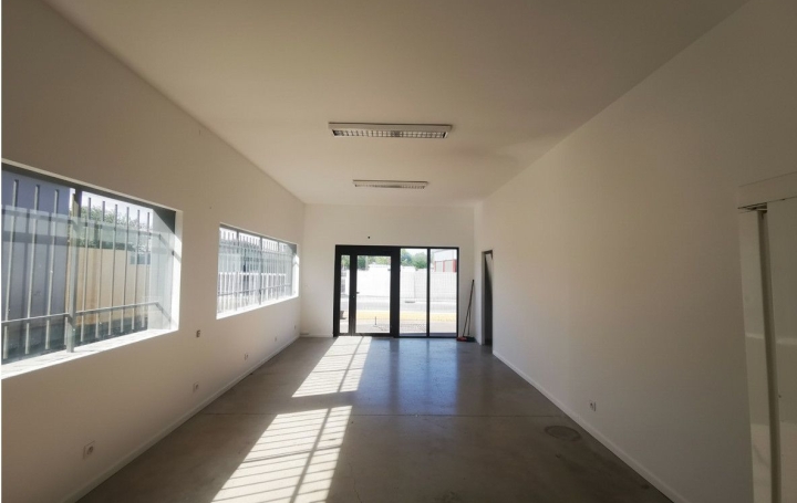 Local commercial SAINT-THIBERY (34630)  70 m2 740 € 