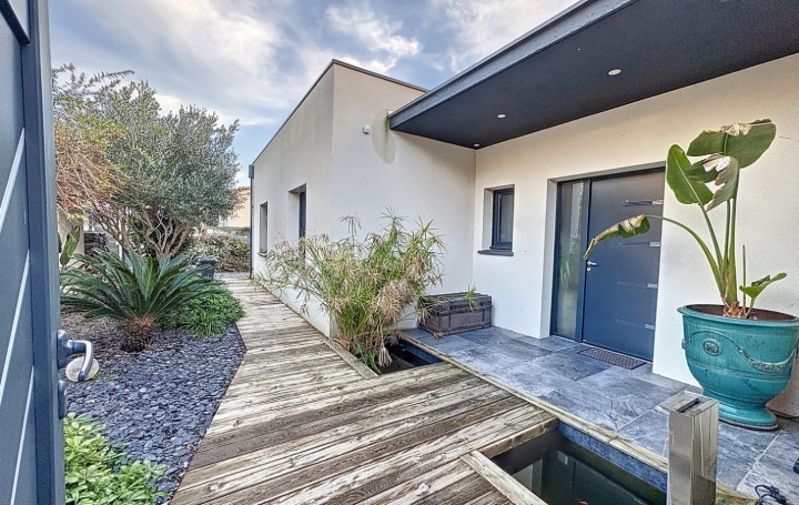 Villa PEZENAS (34120)  151 m2 549 900 € 