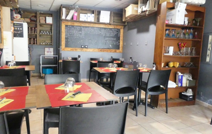 Local commercial VIAS (34450)  80 m2 127 800 € 