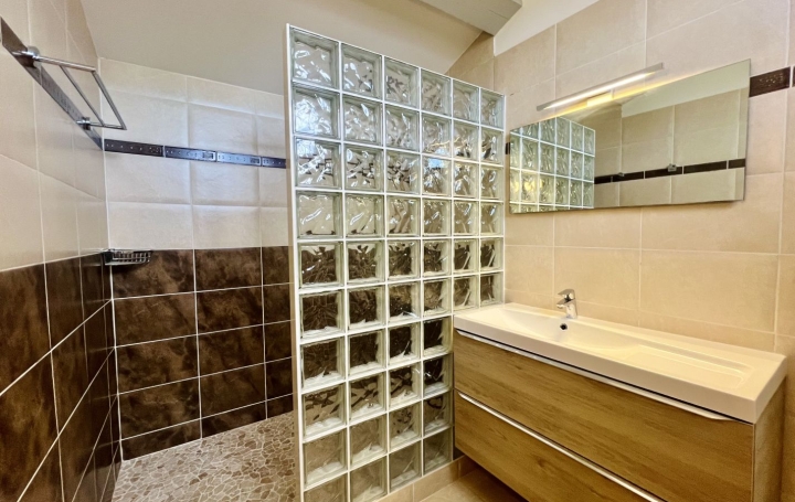 Maison BESSAN (34550)  156 m2 599 900 € 