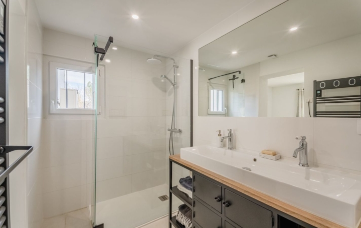 Maison BESSAN (34550)  195 m2 749 000 € 