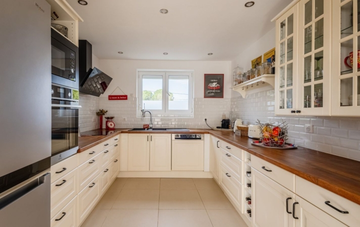 Maison BESSAN (34550)  195 m2 749 000 € 