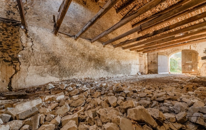 Maison MONTBLANC (34290)  340 m2 189 000 € 