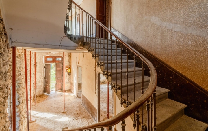 Maison MONTBLANC (34290)  325 m2 198 000 € 