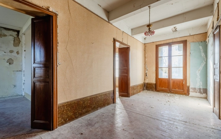 Maison MONTBLANC (34290)  325 m2 198 000 € 