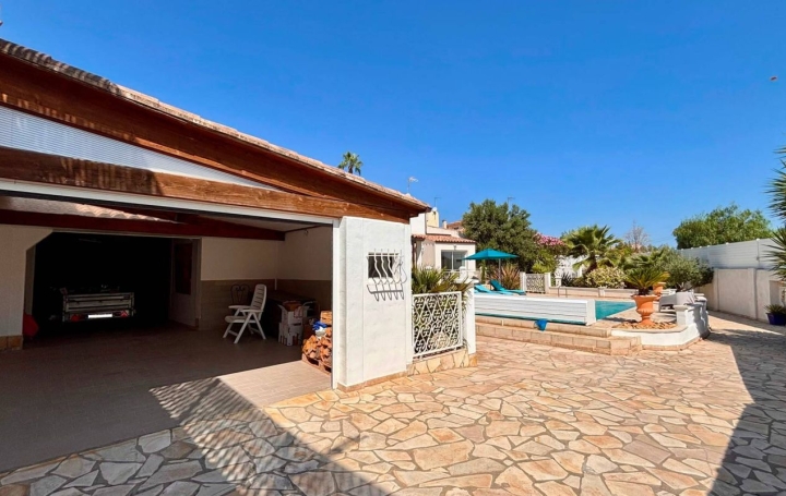 Maison BESSAN (34550)  230 m2 699 000 € 