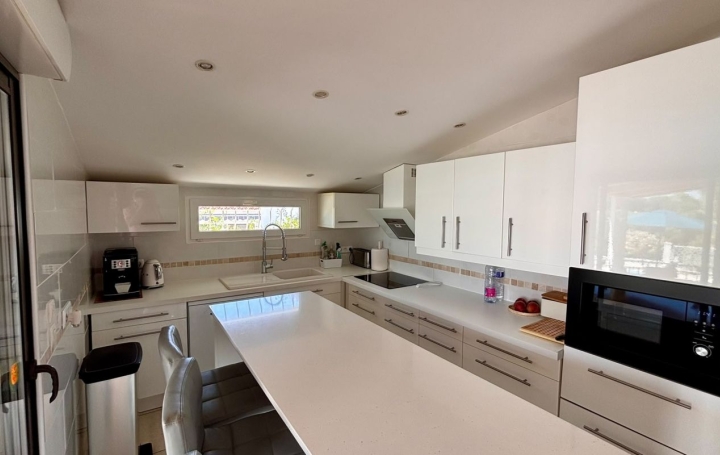 Maison BESSAN (34550)  230 m2 699 000 € 