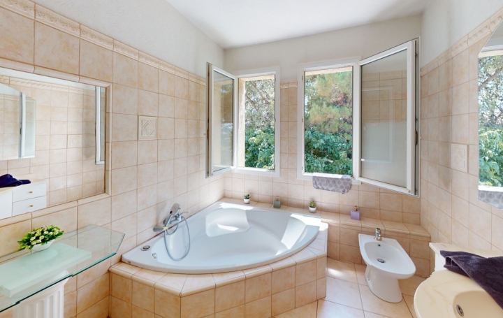 Maison BEZIERS (34500)  142 m2 379 900 € 