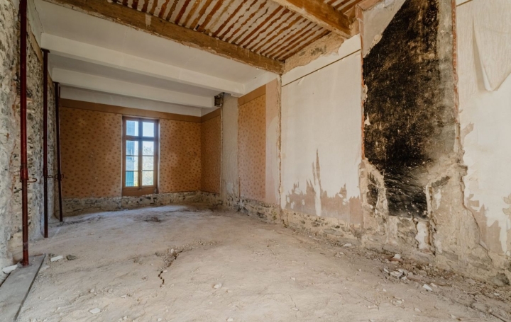 Domaine MONTBLANC (34290)  381 m2 279 800 € 
