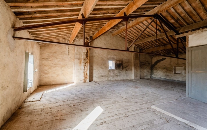 Domaine MONTBLANC (34290)  381 m2 279 800 € 