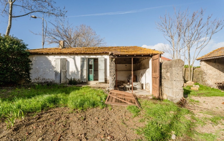 Domaine MONTBLANC (34290)  381 m2 279 800 € 