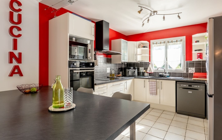 Maison LEZIGNAN-LA-CEBE (34120)  101 m2 336 000 € 