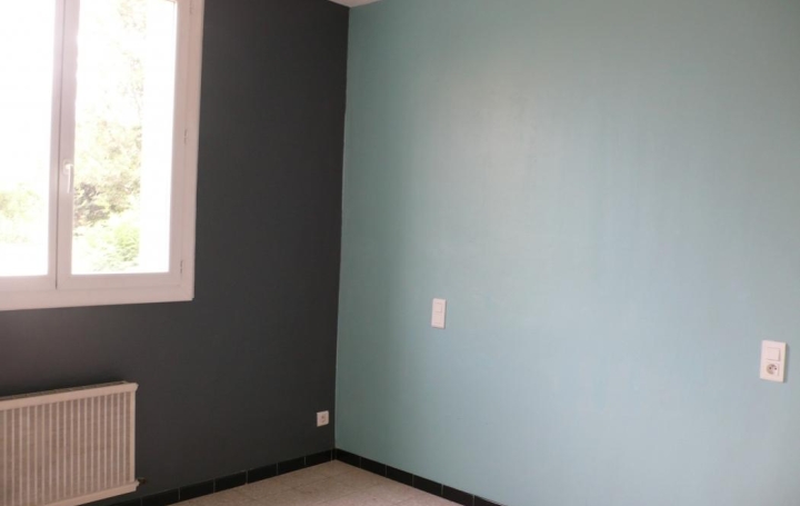 3 Pièces NIMES (30900)  67 m2 741 € 