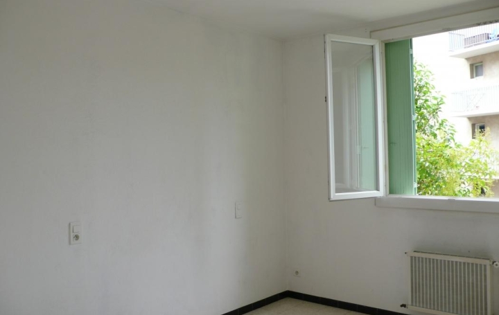3 Pièces NIMES (30900)  67 m2 741 € 