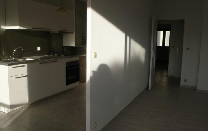 Réseau Immo-diffusion : Appartement P3  NIMES  65 m2 715 € 