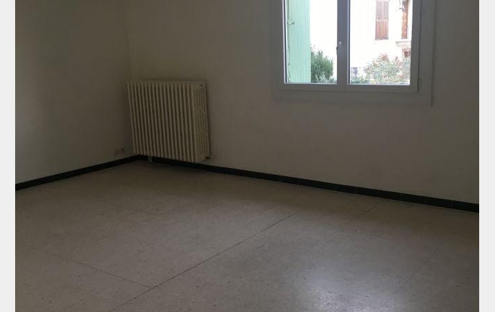 3 Pièces NIMES (30900)  88 m2 749 € 