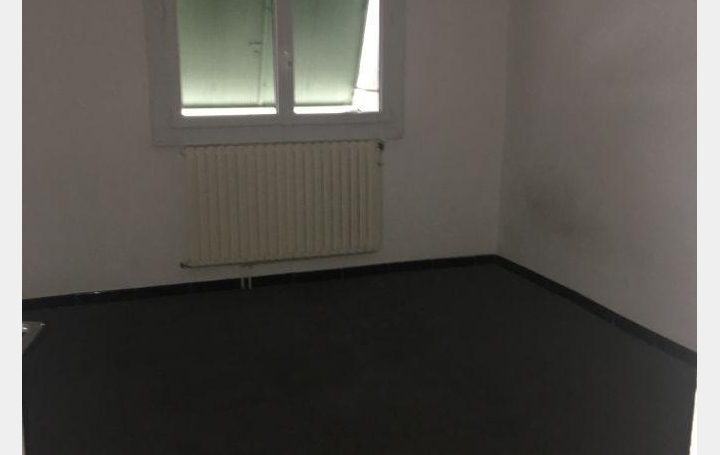 3 Pièces NIMES (30900)  88 m2 749 € 