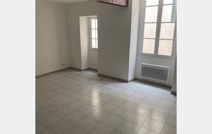 3 Pièces NIMES (30900)  54 m2 578 € 