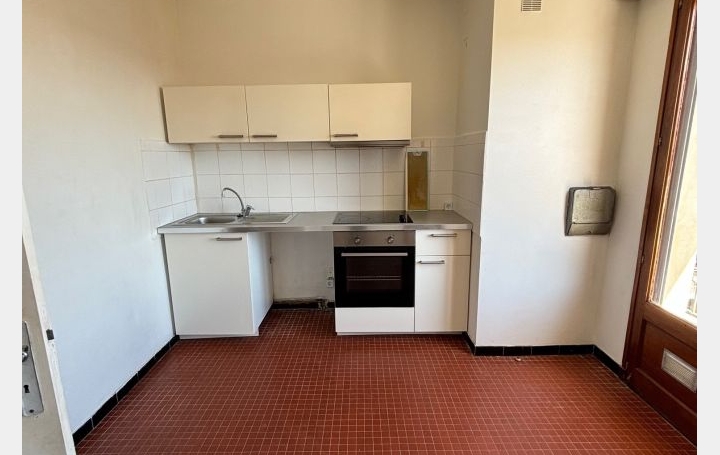 1 Pièce NIMES (30900)  33 m2 554 € 