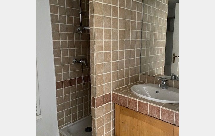 2 Pièces NIMES (30900)  34 m2 550 € 