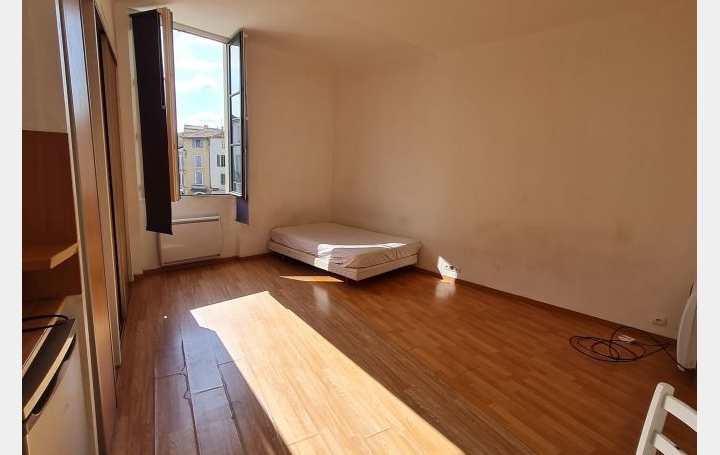 Studio NIMES (30900)  28 m2 417 € 