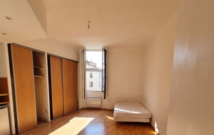 Studio NIMES (30900)  28 m2 417 € 