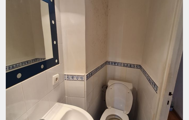 Studio NIMES (30900)  28 m2 417 € 