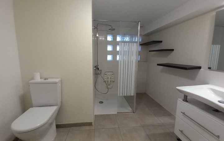 3 Pièces NIMES (30900)  62 m2 975 € 