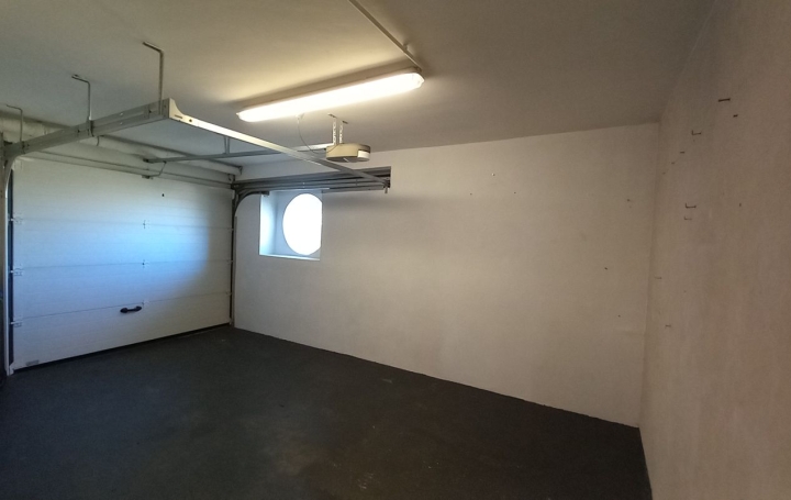 3 Pièces NIMES (30900)  62 m2 975 € 