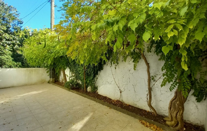 3 Pièces NIMES (30900)  62 m2 975 € 