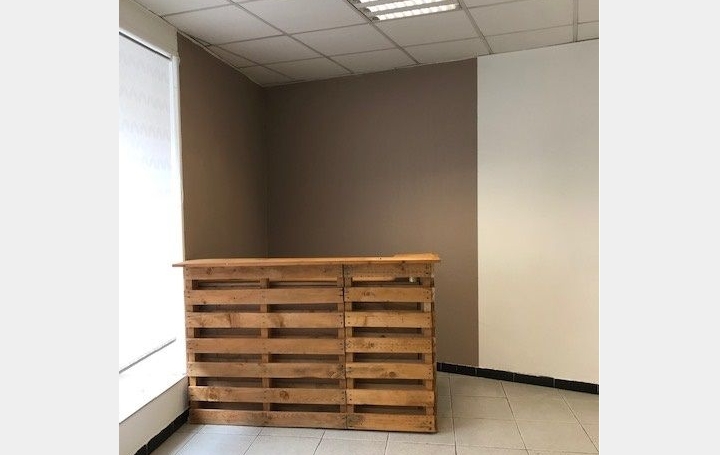 Local commercial NIMES (30900)  47 m2 404 € 
