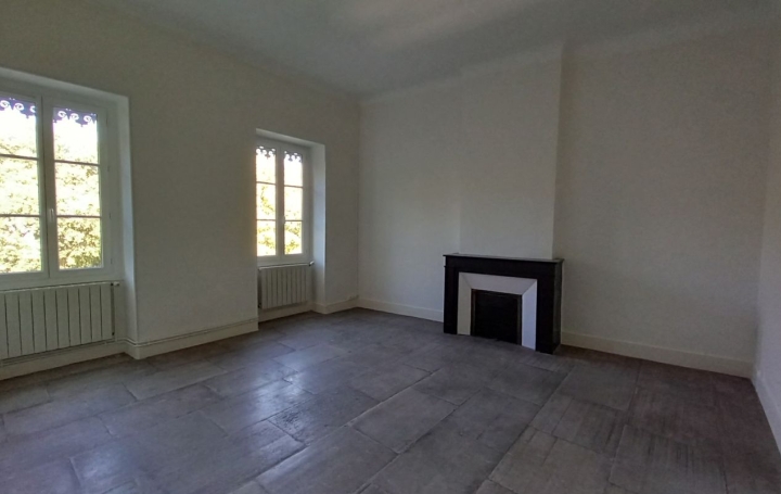 4 Pièces NIMES (30900)  107 m2 930 € 