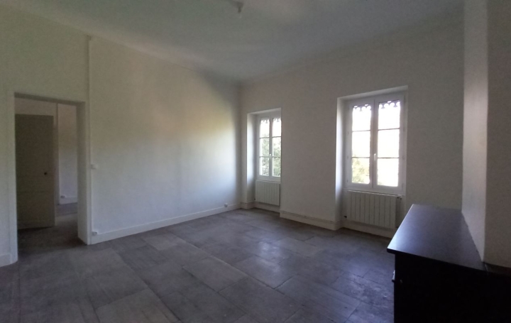 4 Pièces NIMES (30900)  107 m2 930 € 