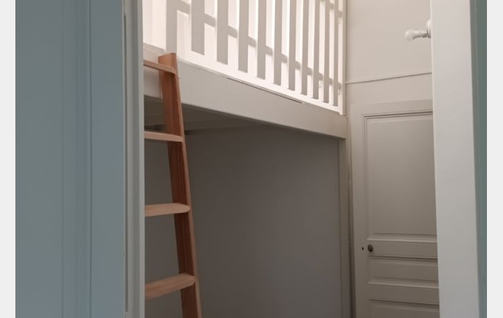 4 Pièces NIMES (30900)  107 m2 930 € 