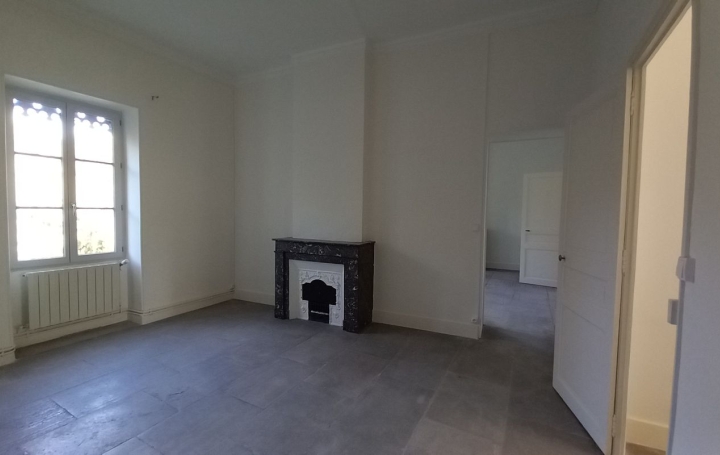 4 Pièces NIMES (30900)  107 m2 930 € 