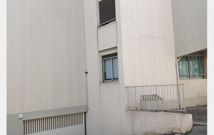 Parking NIMES (30900)   40 € 