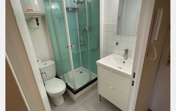 Studio NIMES (30000)  27 m2 420 € 