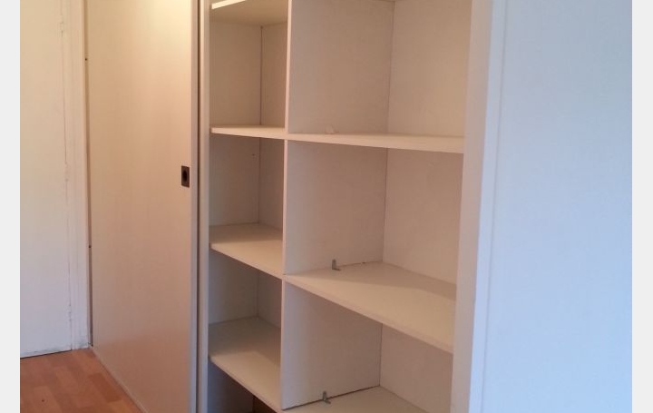 Studio NIMES (30000)  27 m2 420 € 