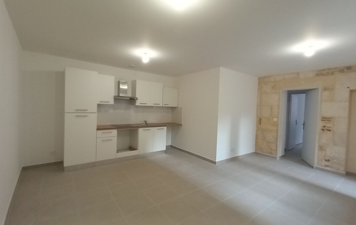 3 Pièces NIMES (30900)  54 m2 676 € 