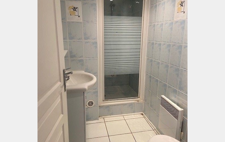 Studio NIMES (30900)  24 m2 424 € 