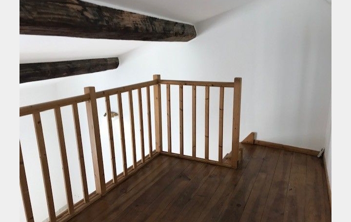 Studio NIMES (30900)  24 m2 424 € 