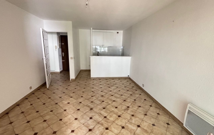 2 Pièces NIMES (30900)  41 m2 611 € 