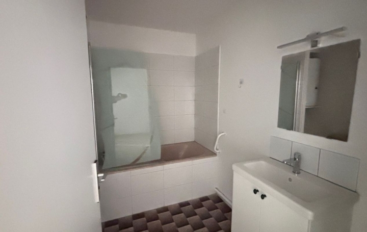 2 Pièces NIMES (30900)  41 m2 611 € 