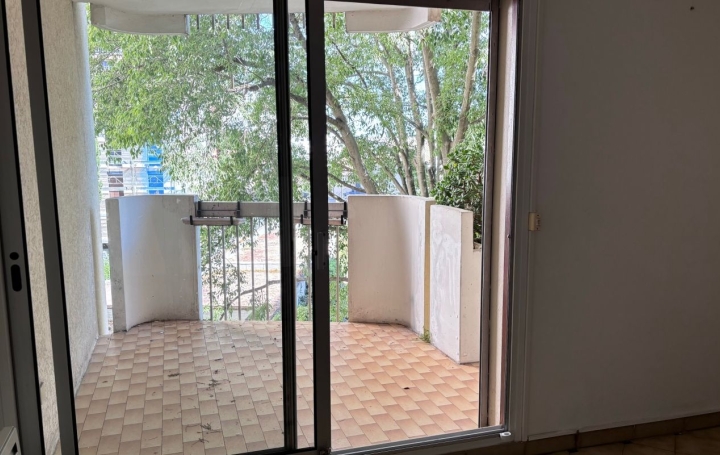 2 Pièces NIMES (30900)  41 m2 611 € 