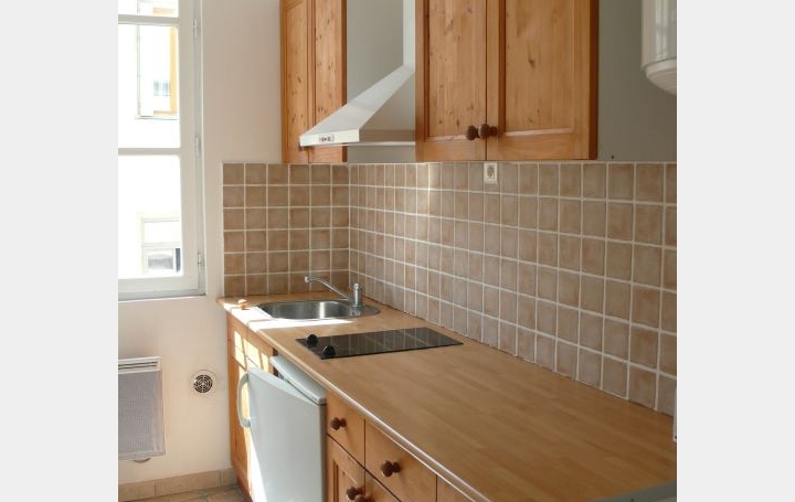 2 Pièces NIMES (30900)  34 m2 554 € 