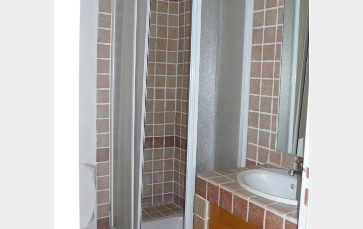 2 Pièces NIMES (30900)  34 m2 554 € 