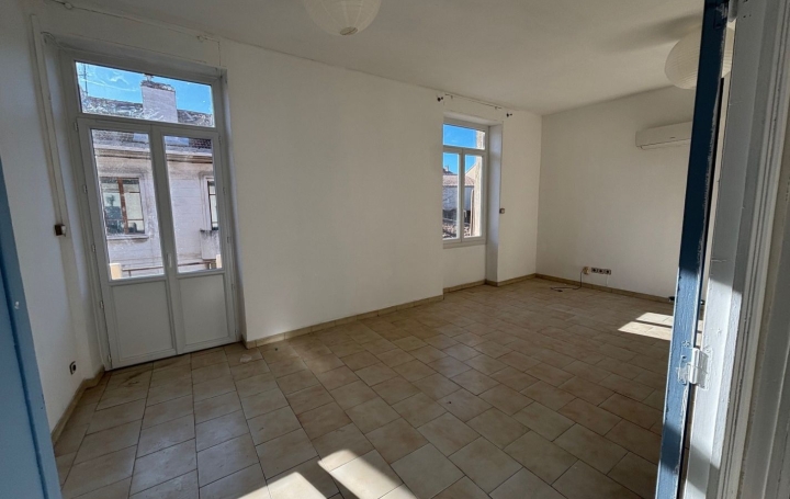 Maison NIMES (30900)   830 € 