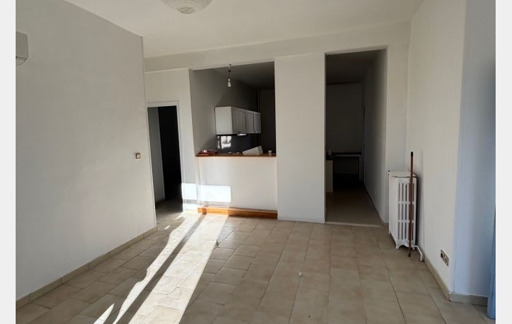 Maison NIMES (30900)   830 € 